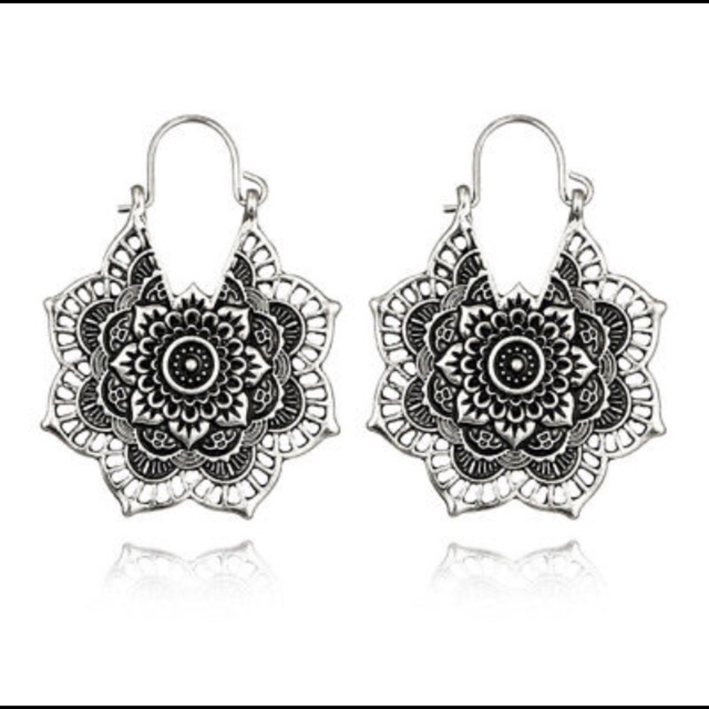❤️Gorgeous vintage silver flower mandala drop ear - Picture 2 of 4